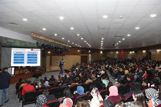 Iğdır Üniversitesi Kariyer Uygulama ve Araştırma Merkezi' nde (KARMER) Kariyer Günleri Söyleşisi